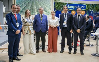 La presidenta de la Junta de Extremadura apoya al sector hortofrutícola extremeño en la feria internacional ‘Fruit Attraction’