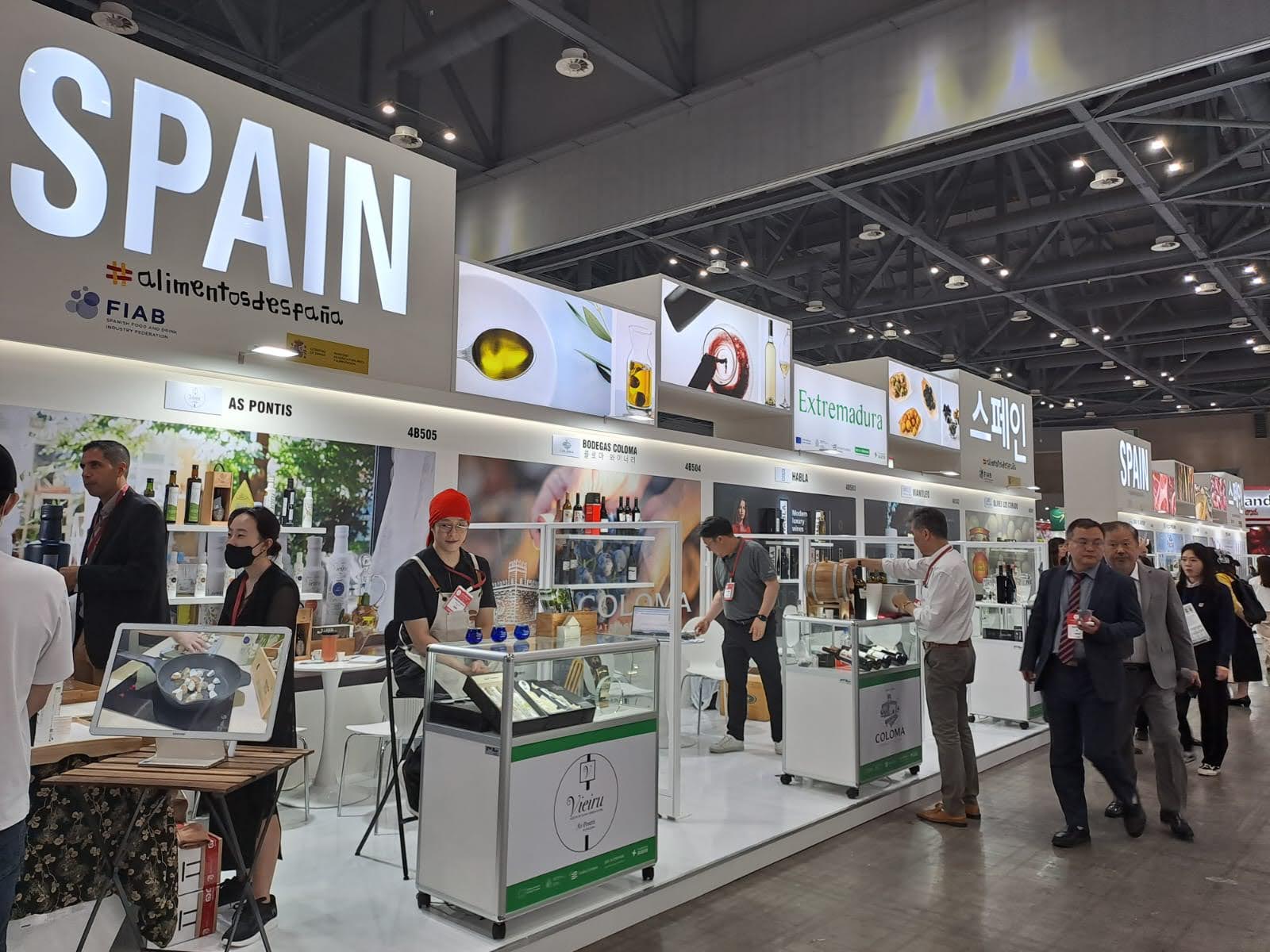 Feria gastronómica con productos de España.